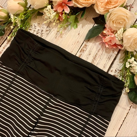 🦄 RARE Lululemon Parallel Stripe Runday Crops - Picture 12 of 16